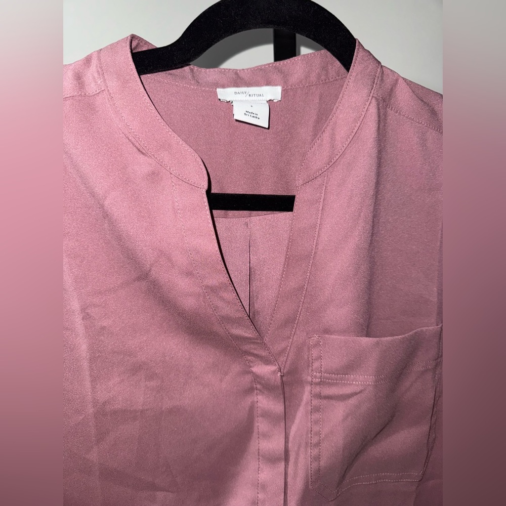 NWT-Women's Pink long sleeve Blouse - Picture 2 of 5